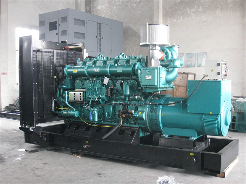 南漳200KW 柴油发电机的油耗是多少？
